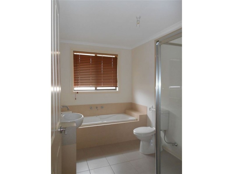 1/17 Elizabeth Street, Cranbourne North VIC 3977