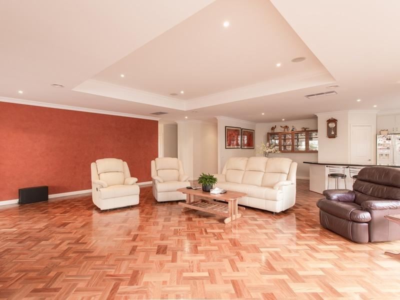 17 Parslow Crescent, Lynbrook VIC 3975