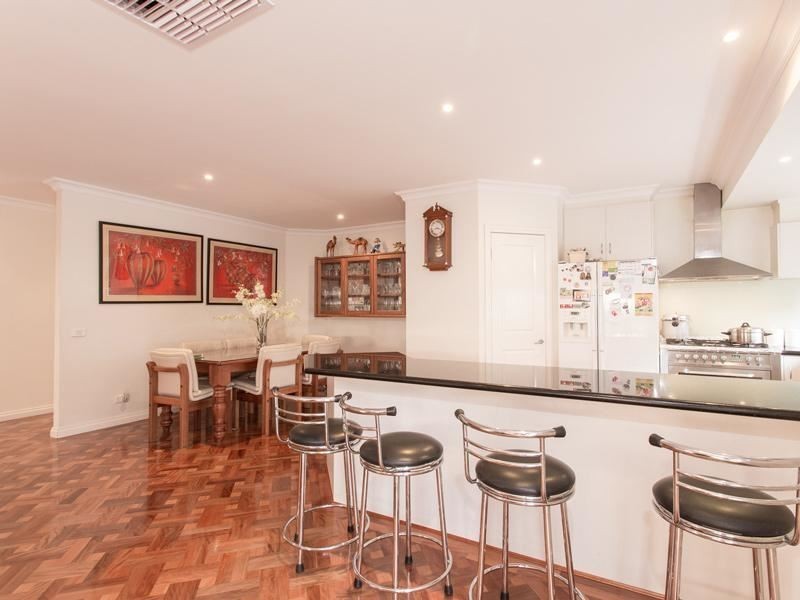 17 Parslow Crescent, Lynbrook VIC 3975