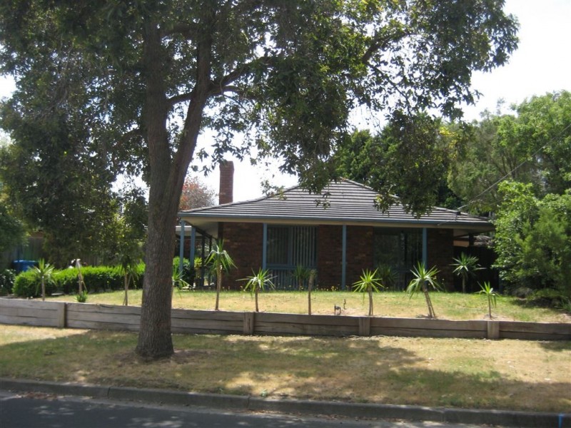 8 Spring Road, Junction Village VIC 3977