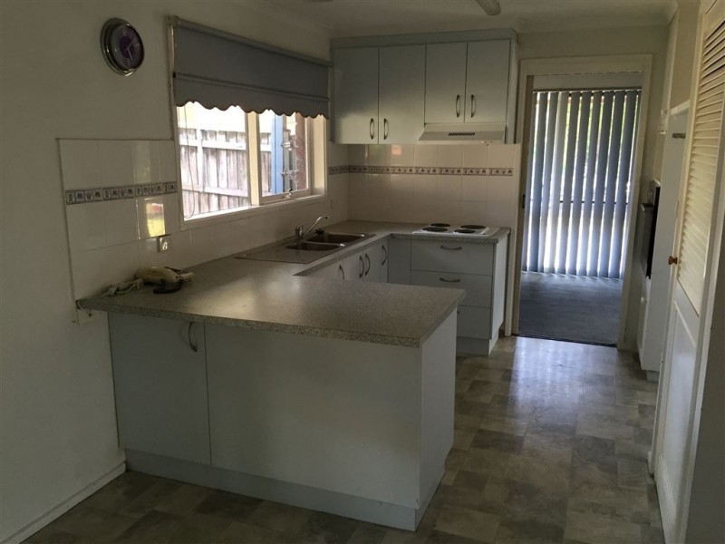 8 Spring Road, Junction Village VIC 3977