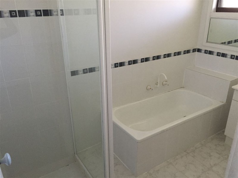 8 Spring Road, Junction Village VIC 3977