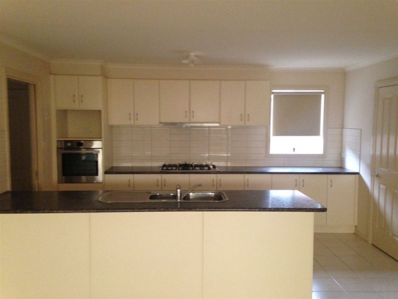 16 Domino Way, Hampton Park VIC 3976