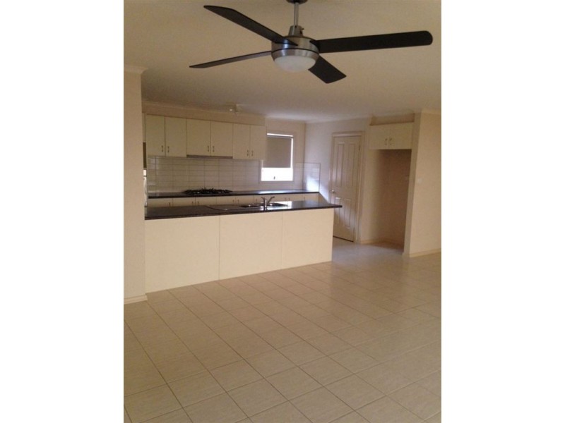 16 Domino Way, Hampton Park VIC 3976