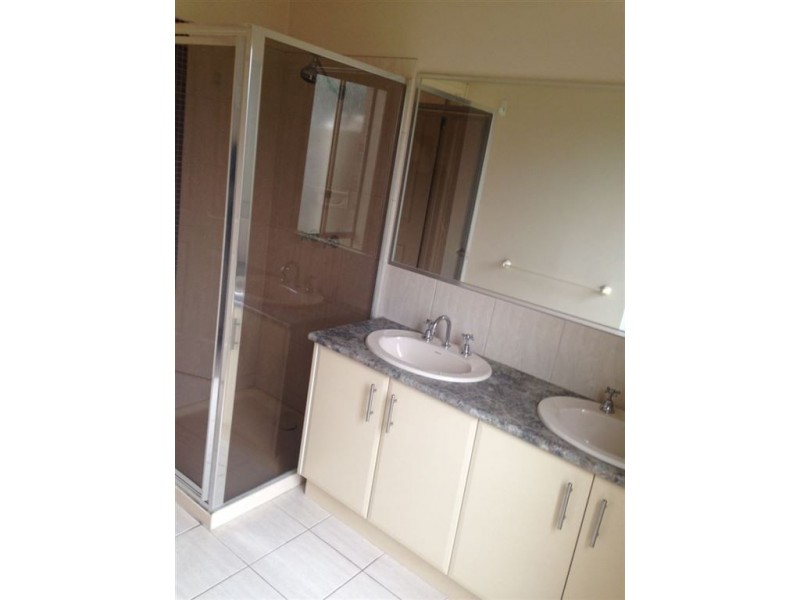 16 Domino Way, Hampton Park VIC 3976