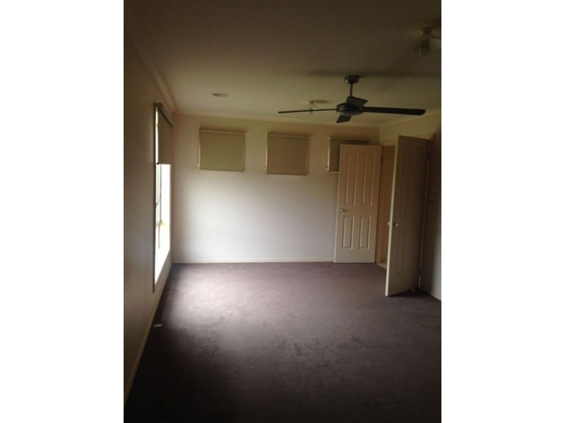 16 Domino Way, Hampton Park VIC 3976