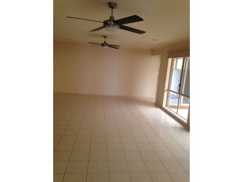 16 Domino Way, Hampton Park VIC 3976