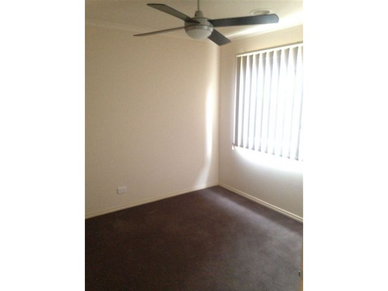 16 Domino Way, Hampton Park VIC 3976