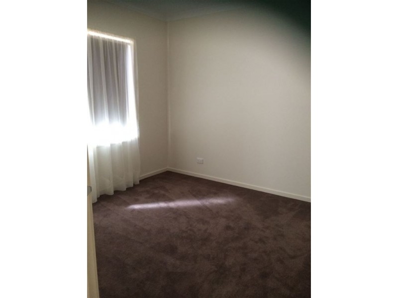 11 Malmesbury Road, Cranbourne North VIC 3977