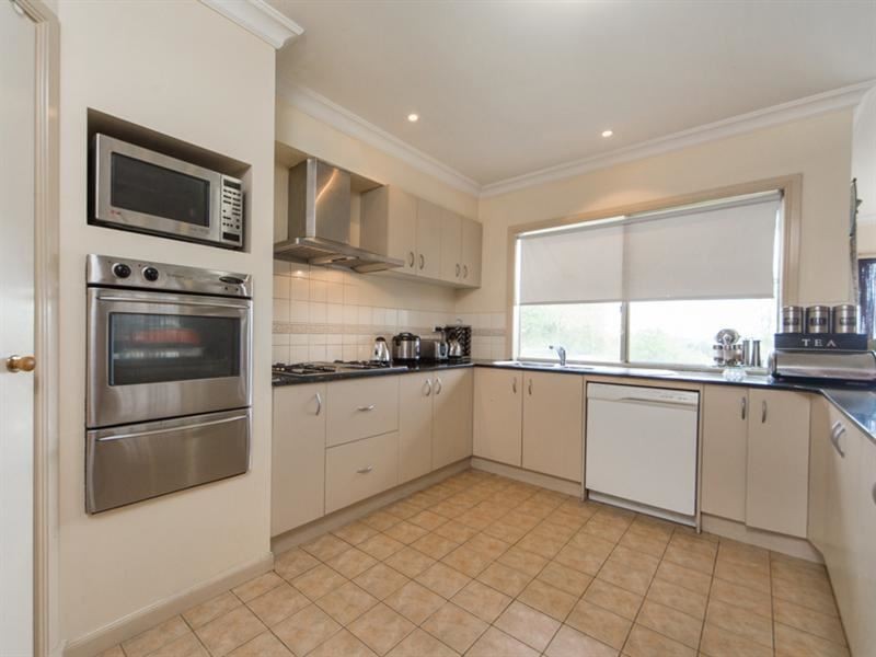 17 Winterton Court, Hallam VIC 3803