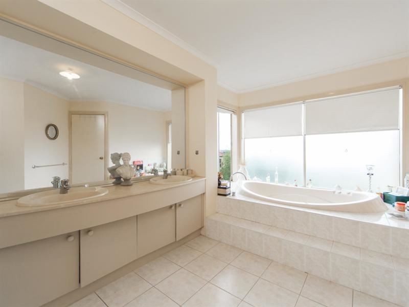 17 Winterton Court, Hallam VIC 3803