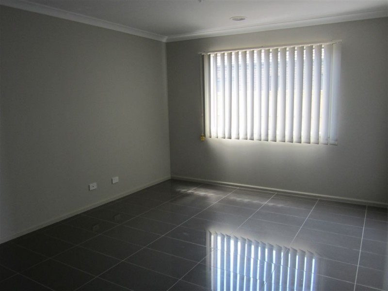10 Burford Way, Cranbourne North VIC 3977