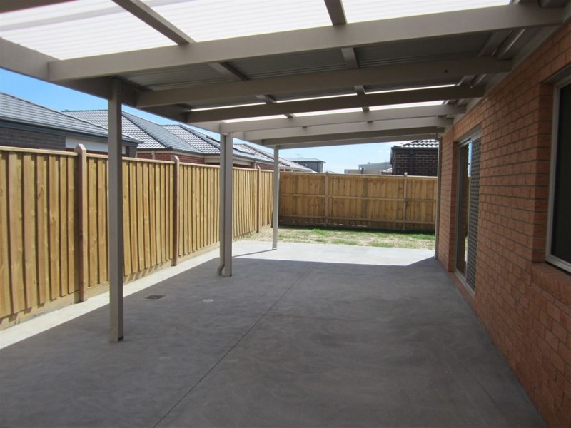 10 Burford Way, Cranbourne North VIC 3977