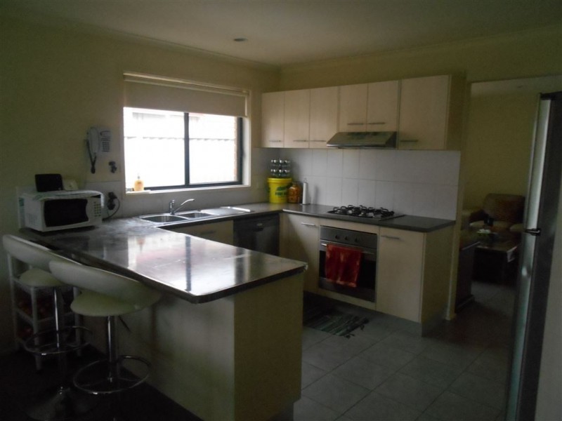 9 Tyndall Street, Cranbourne East VIC 3977