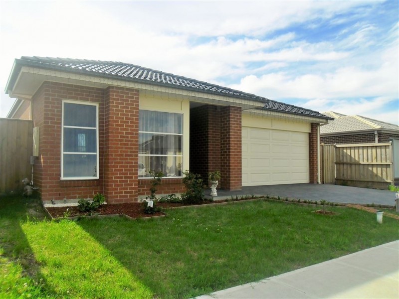 6 Winchcombe Way, Cranbourne North VIC 3977
