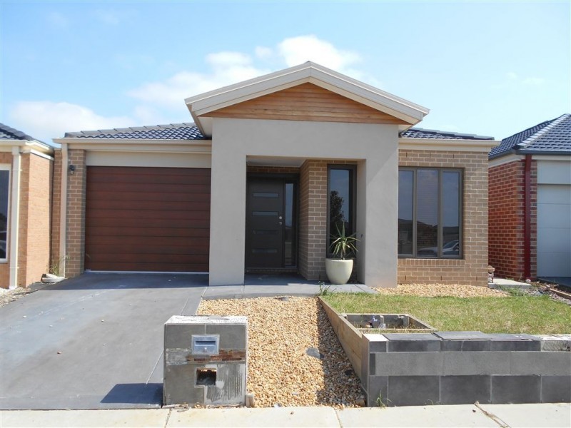 25 Celsius Drive, Cranbourne North VIC 3977