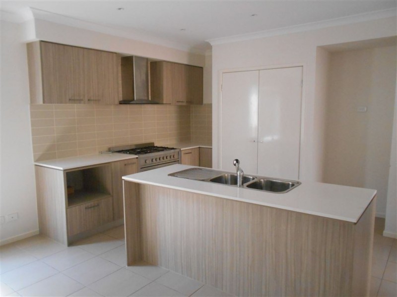 25 Celsius Drive, Cranbourne North VIC 3977