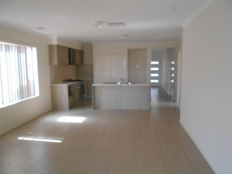 25 Celsius Drive, Cranbourne North VIC 3977