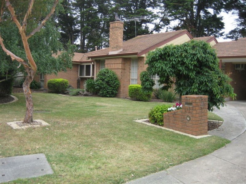 13 Loganberry Close, Cranbourne North VIC 3977