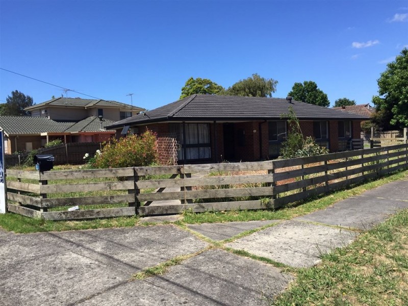 16 Fairbairn Road, Cranbourne VIC 3977