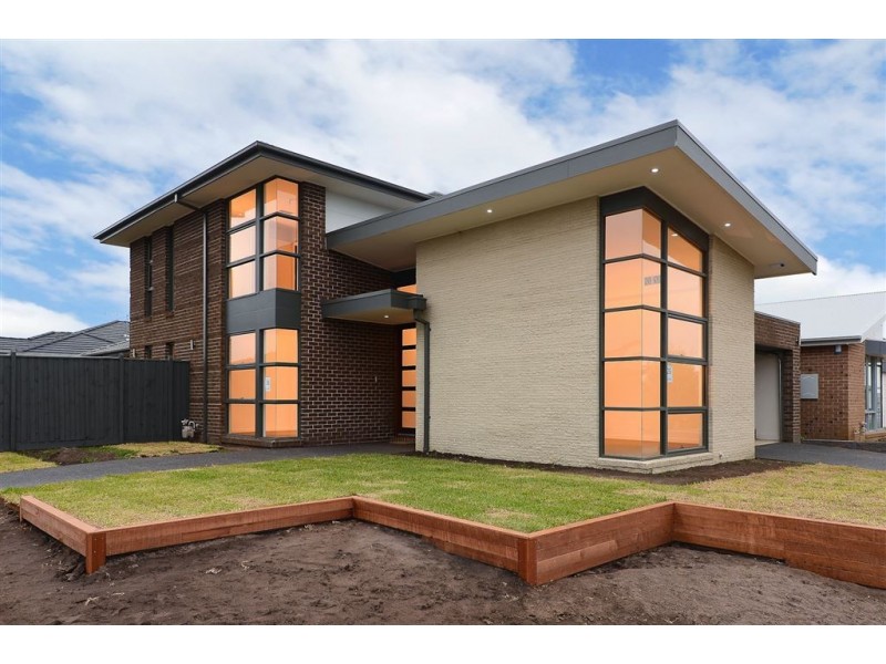 26 Emu Bush Drive, Cranbourne West VIC 3977