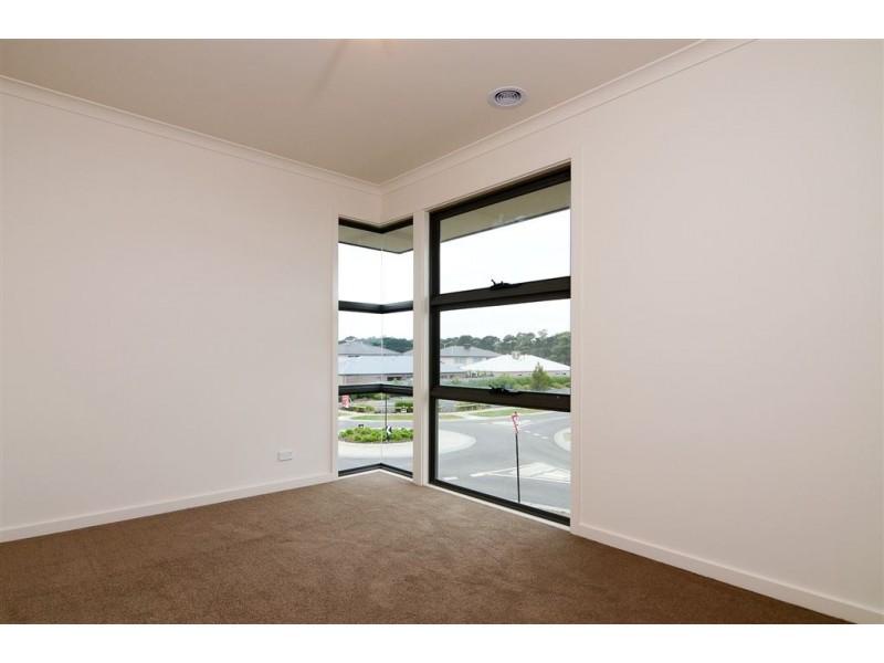 26 Emu Bush Drive, Cranbourne West VIC 3977