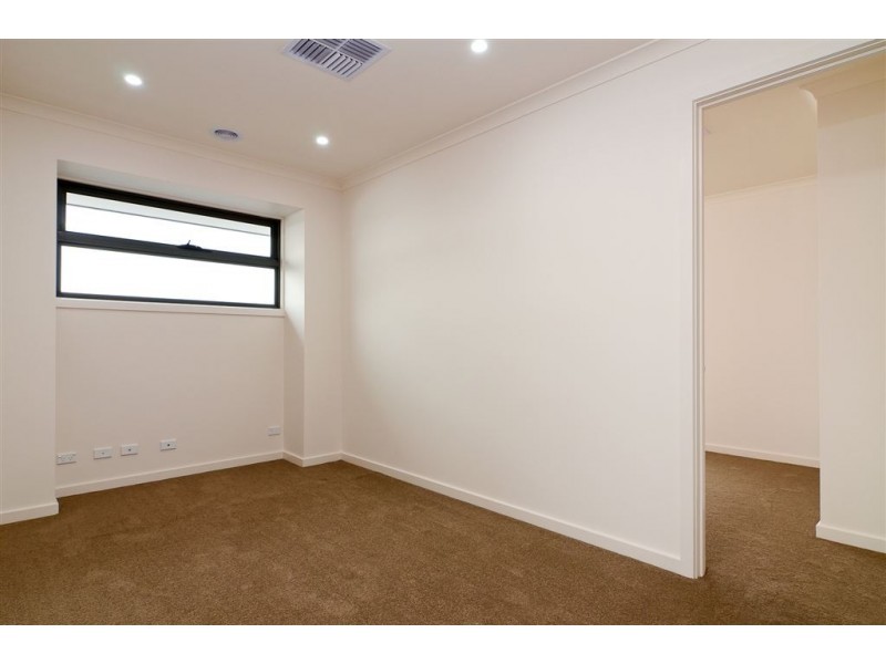 26 Emu Bush Drive, Cranbourne West VIC 3977