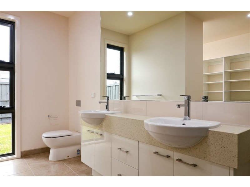 26 Emu Bush Drive, Cranbourne West VIC 3977