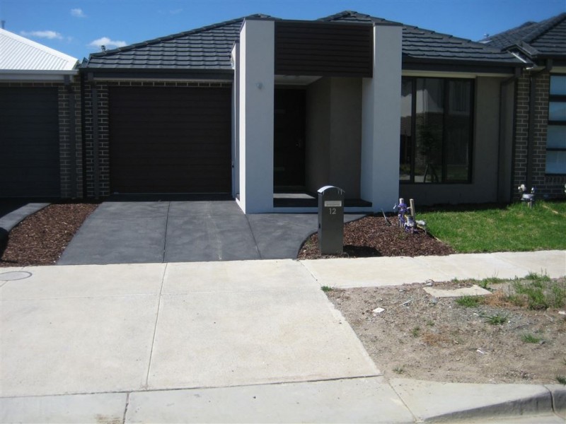 12 Mill Circuit, Clyde North VIC 3978