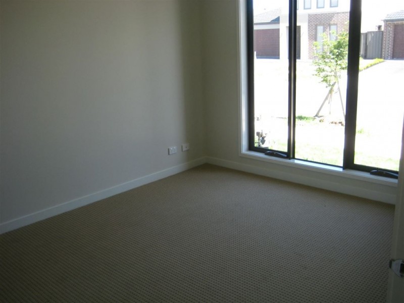 12 Mill Circuit, Clyde North VIC 3978