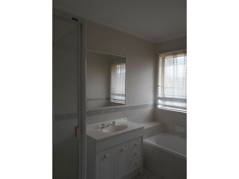 4 McCartney Drive, Narre Warren South VIC 3805