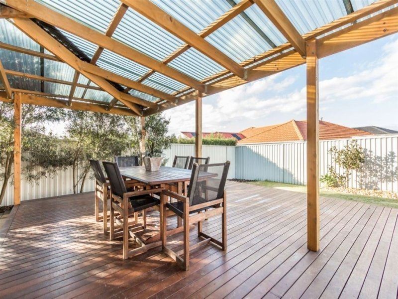 16 Gatehouse Parade, Cranbourne East VIC 3977