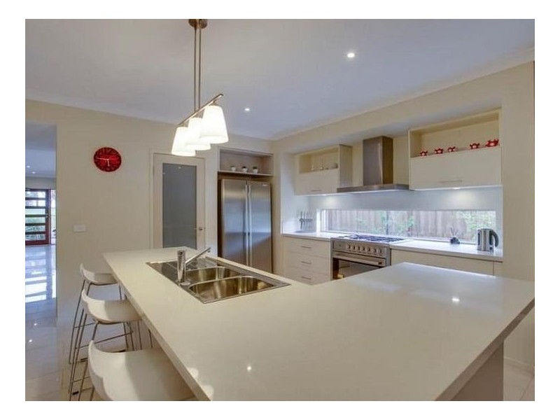 11 Kooyong Close, Officer VIC 3809