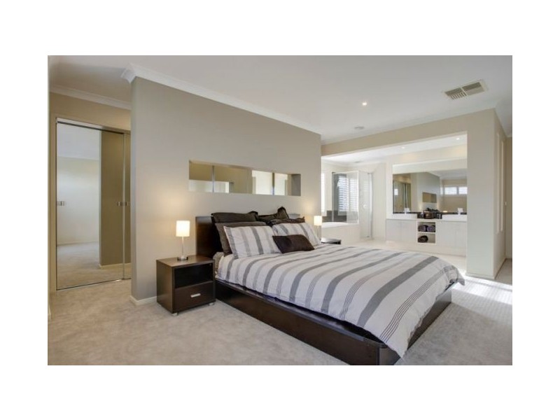 11 Kooyong Close, Officer VIC 3809