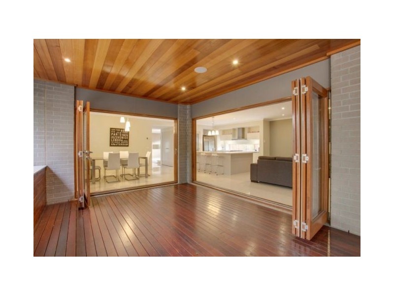 11 Kooyong Close, Officer VIC 3809