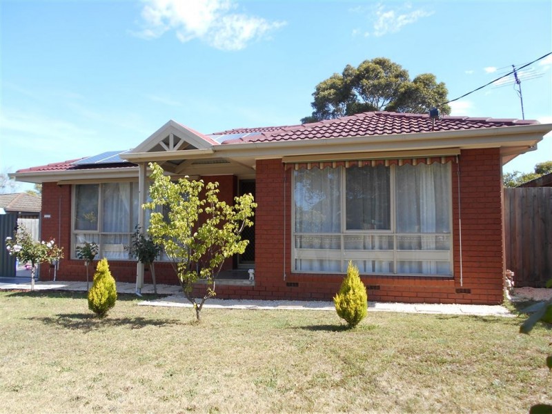 42 Thomas Cres, Cranbourne VIC 3977