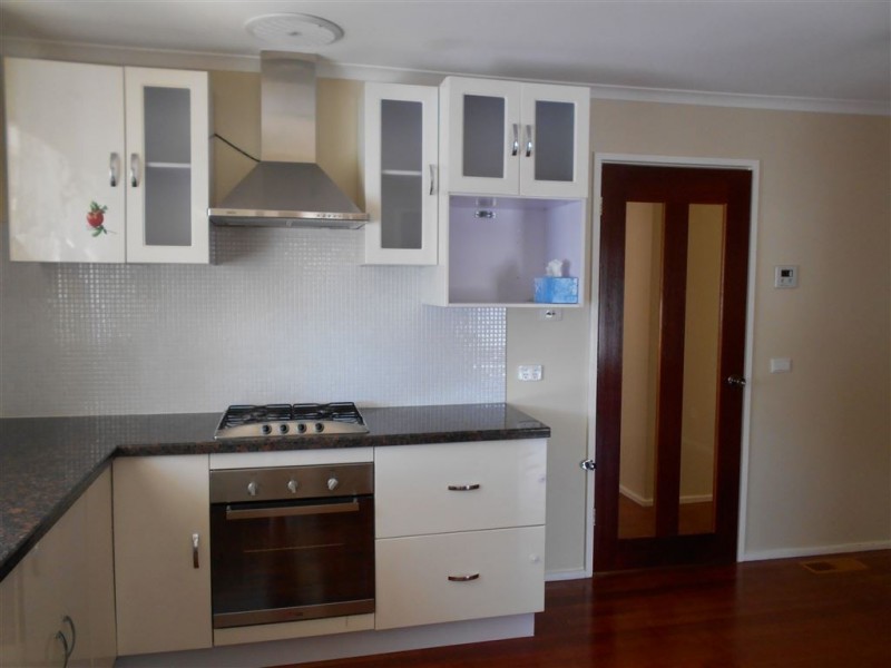 42 Thomas Cres, Cranbourne VIC 3977