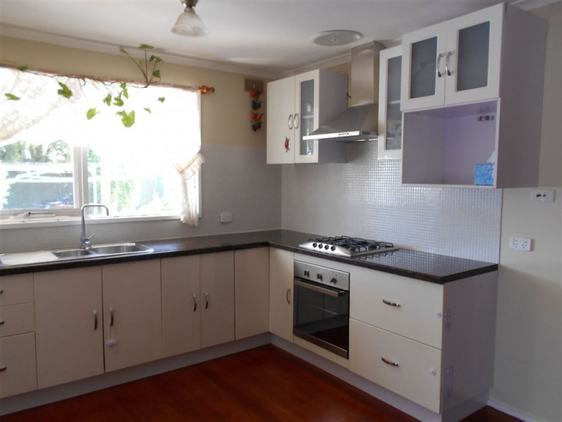 42 Thomas Cres, Cranbourne VIC 3977