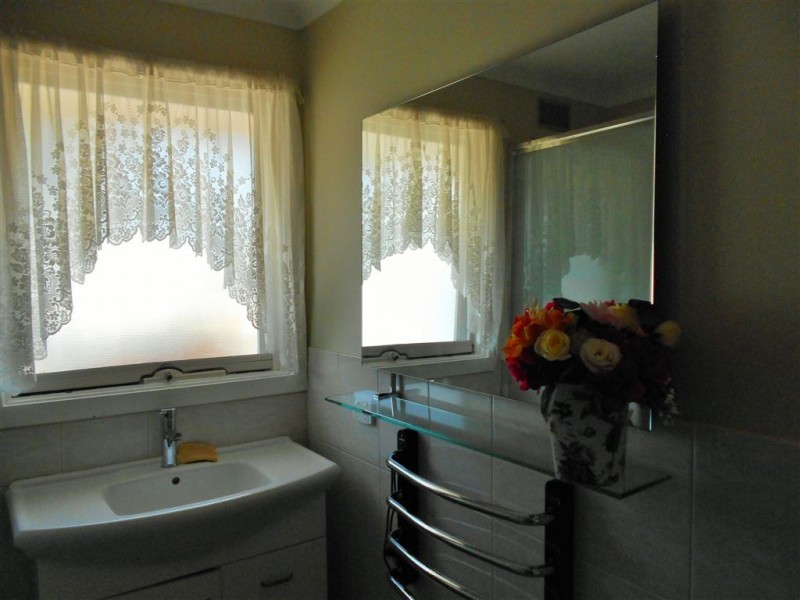 42 Thomas Cres, Cranbourne VIC 3977