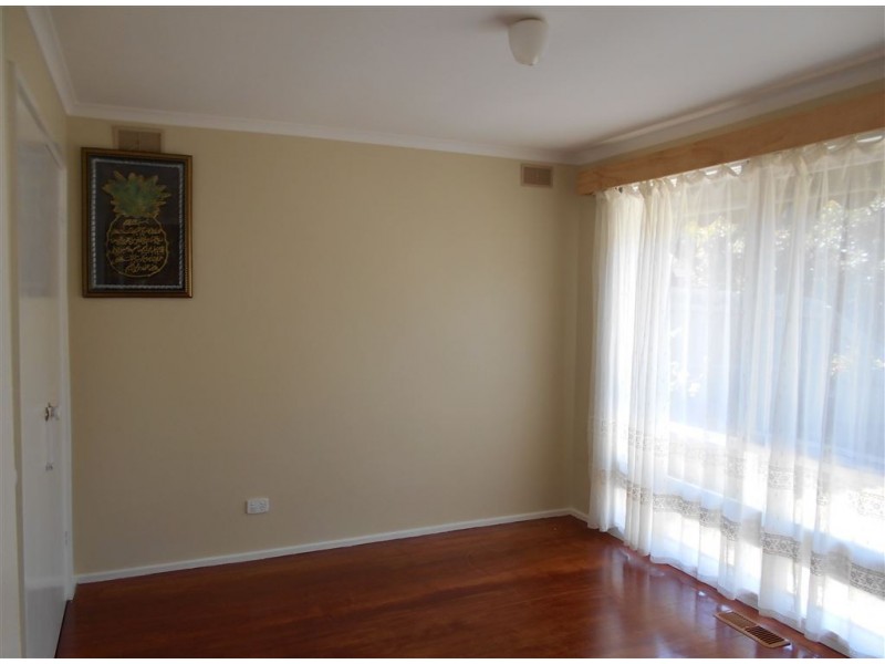 42 Thomas Cres, Cranbourne VIC 3977