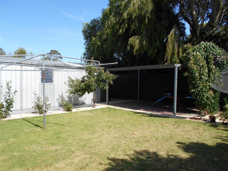 42 Thomas Cres, Cranbourne VIC 3977