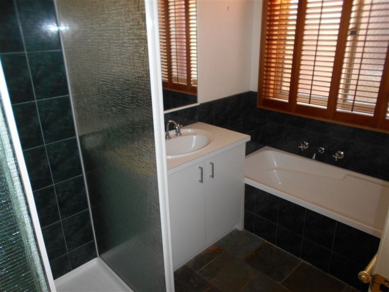 6 Cirai Crescent, Cranbourne West VIC 3977