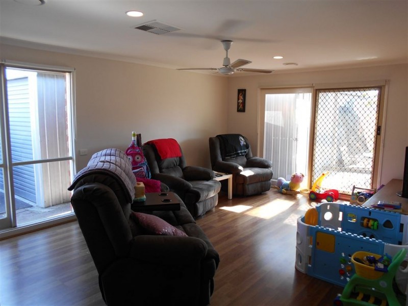 41 Broome Crescent, Cranbourne North VIC 3977