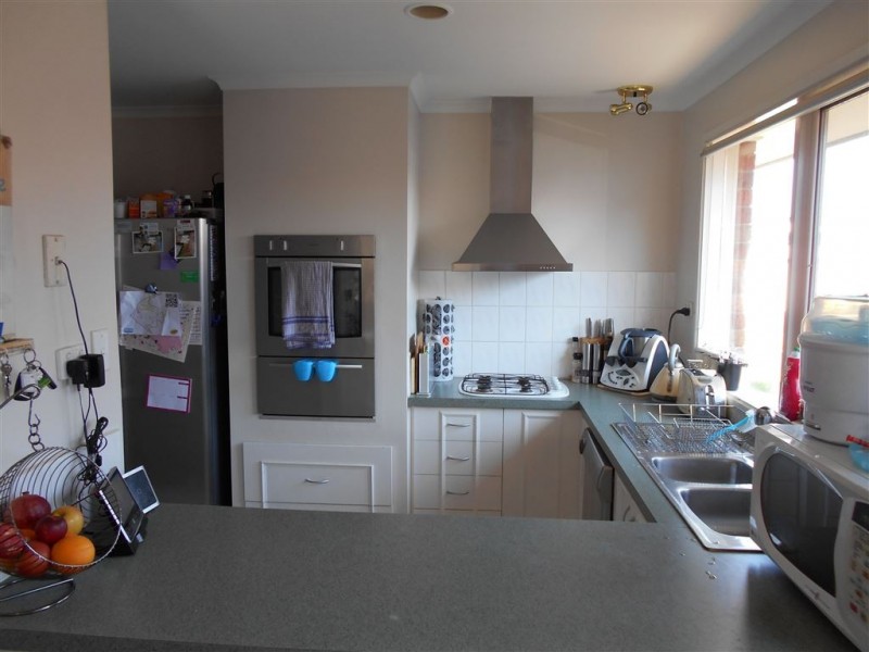 41 Broome Crescent, Cranbourne North VIC 3977