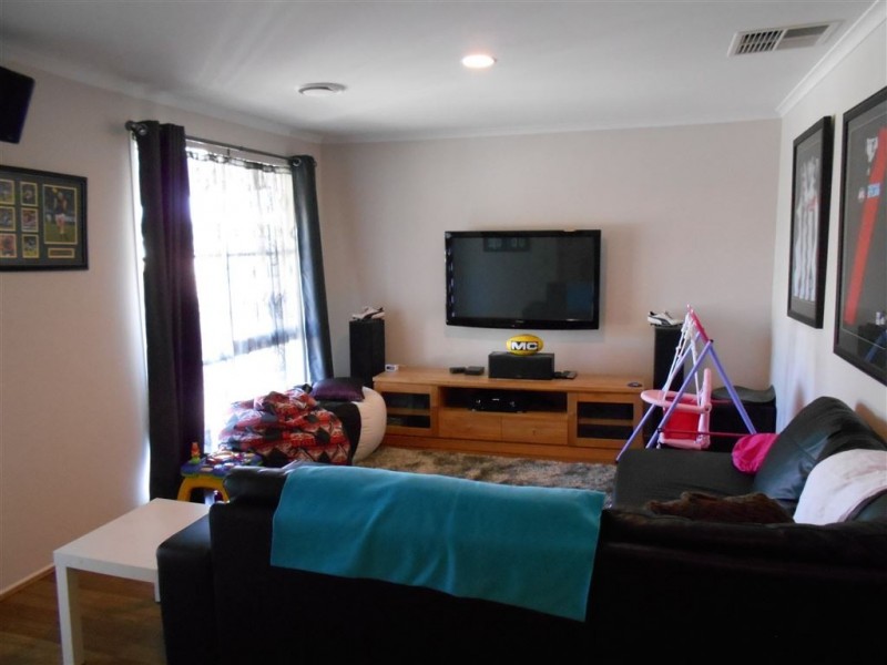 41 Broome Crescent, Cranbourne North VIC 3977