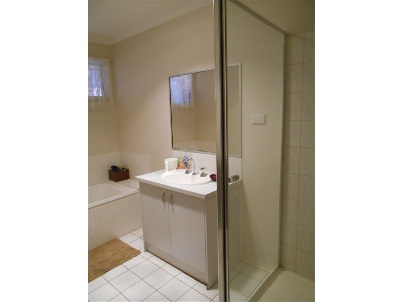 41 Broome Crescent, Cranbourne North VIC 3977