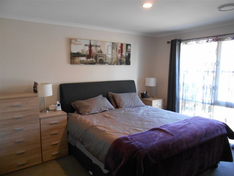 41 Broome Crescent, Cranbourne North VIC 3977