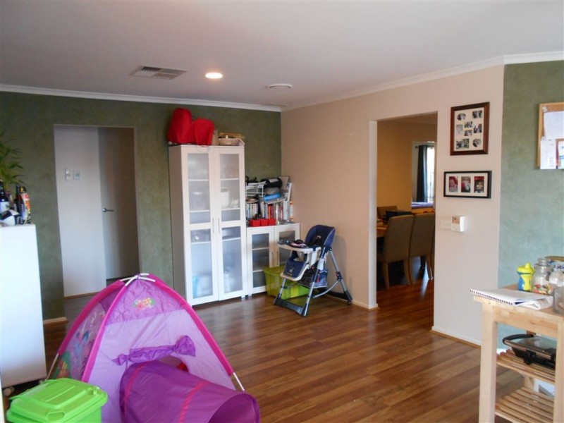 41 Broome Crescent, Cranbourne North VIC 3977