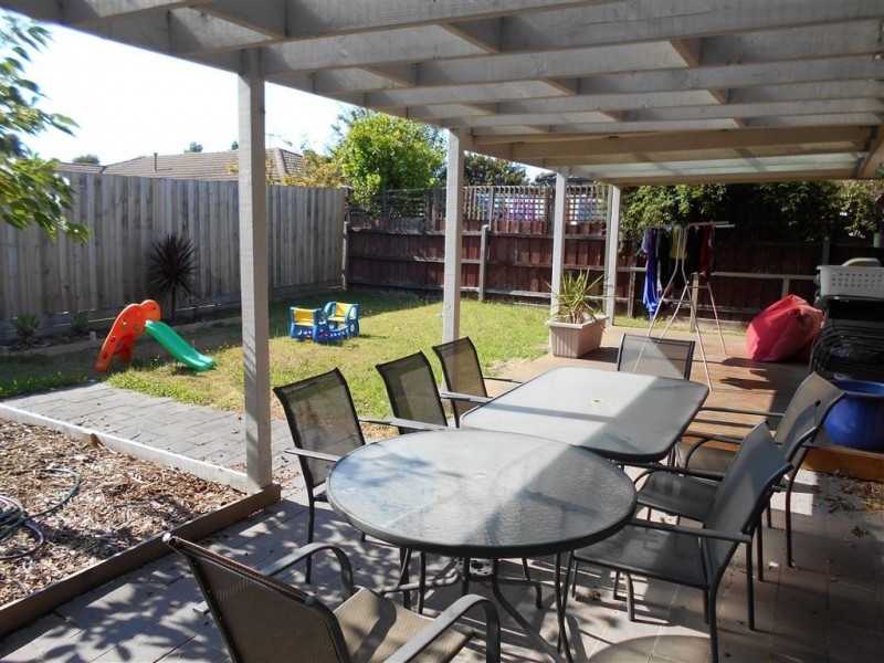 41 Broome Crescent, Cranbourne North VIC 3977