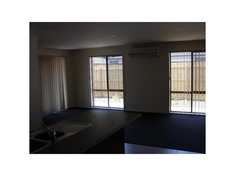 2/11-13 Elizabeth Street, Cranbourne North VIC 3977